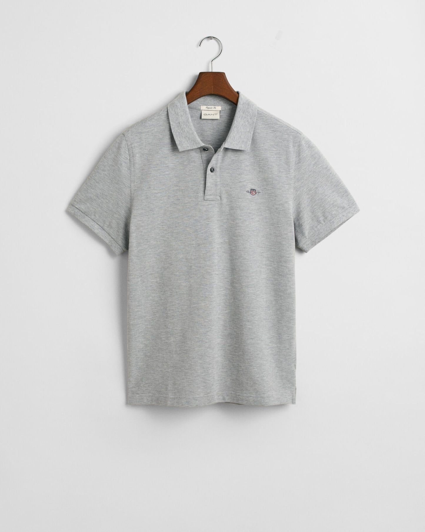 Polo piqué coupe droite avec écusson