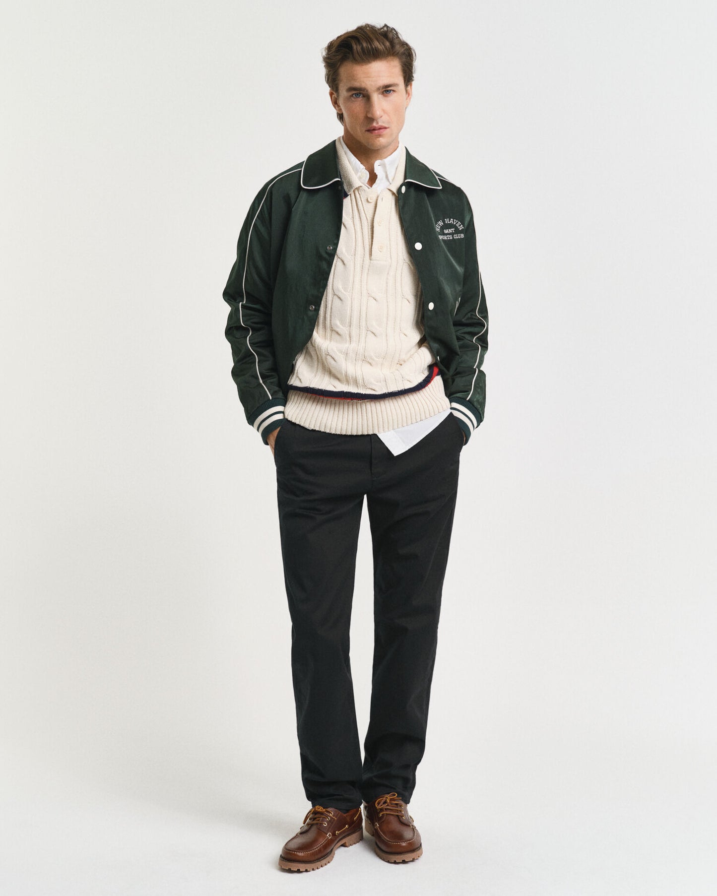 Pantalon chino en sergé coupe droite