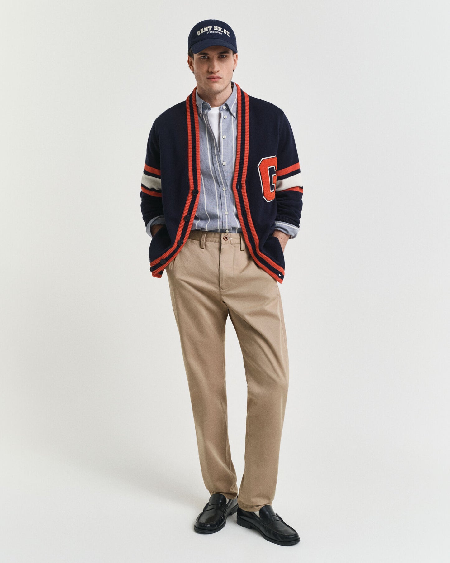 Pantalon chino en sergé coupe droite