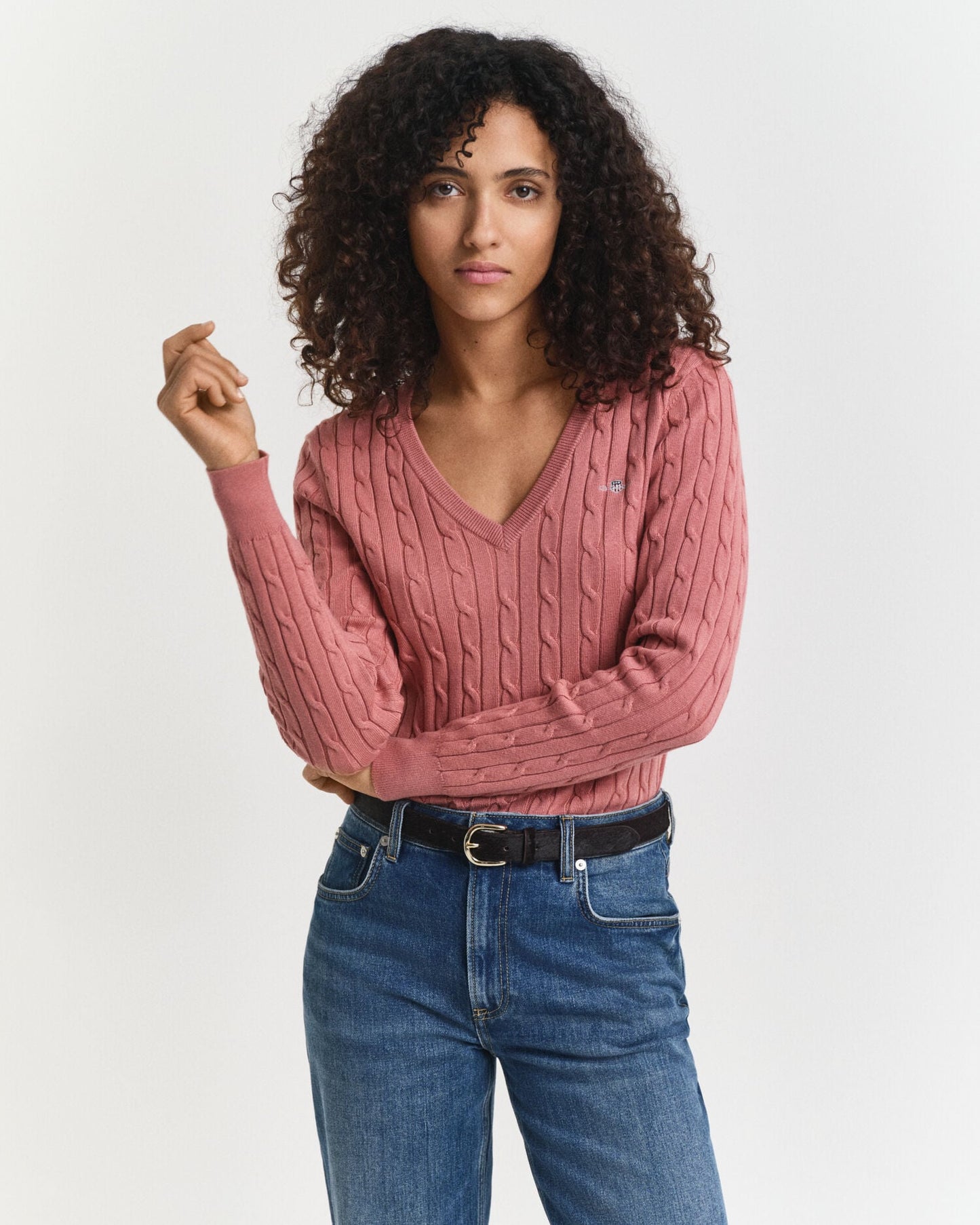 Pullover mit V-Ausschnitt aus Baumwoll-Stretch-Zopfstrick