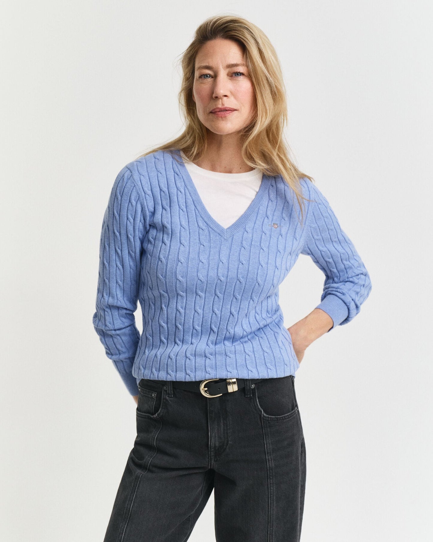 Pullover mit V-Ausschnitt aus Baumwoll-Stretch-Zopfstrick
