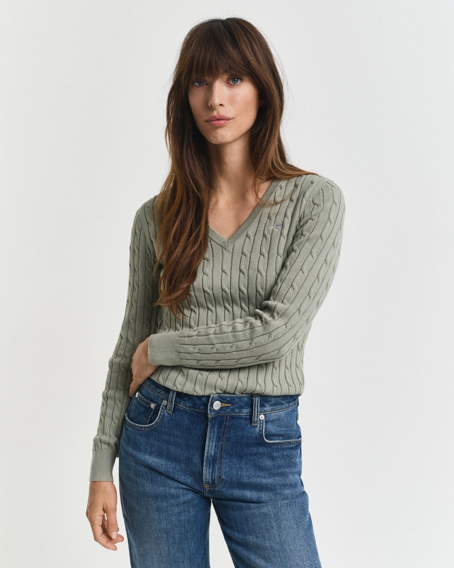 Pullover mit V-Ausschnitt aus Baumwoll-Stretch-Zopfstrick