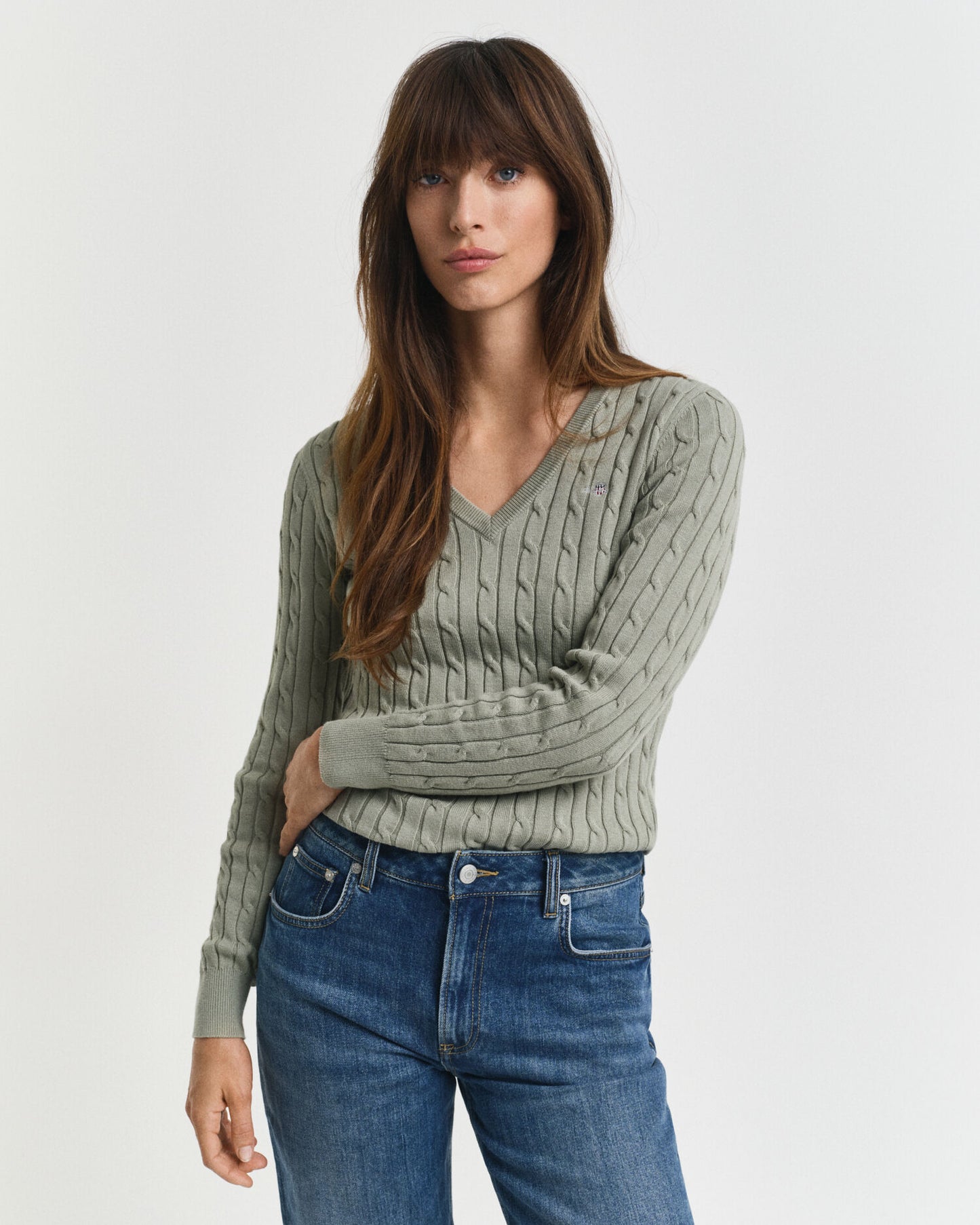 V-Pullover aus Stretch-Baumwollzopfstrick