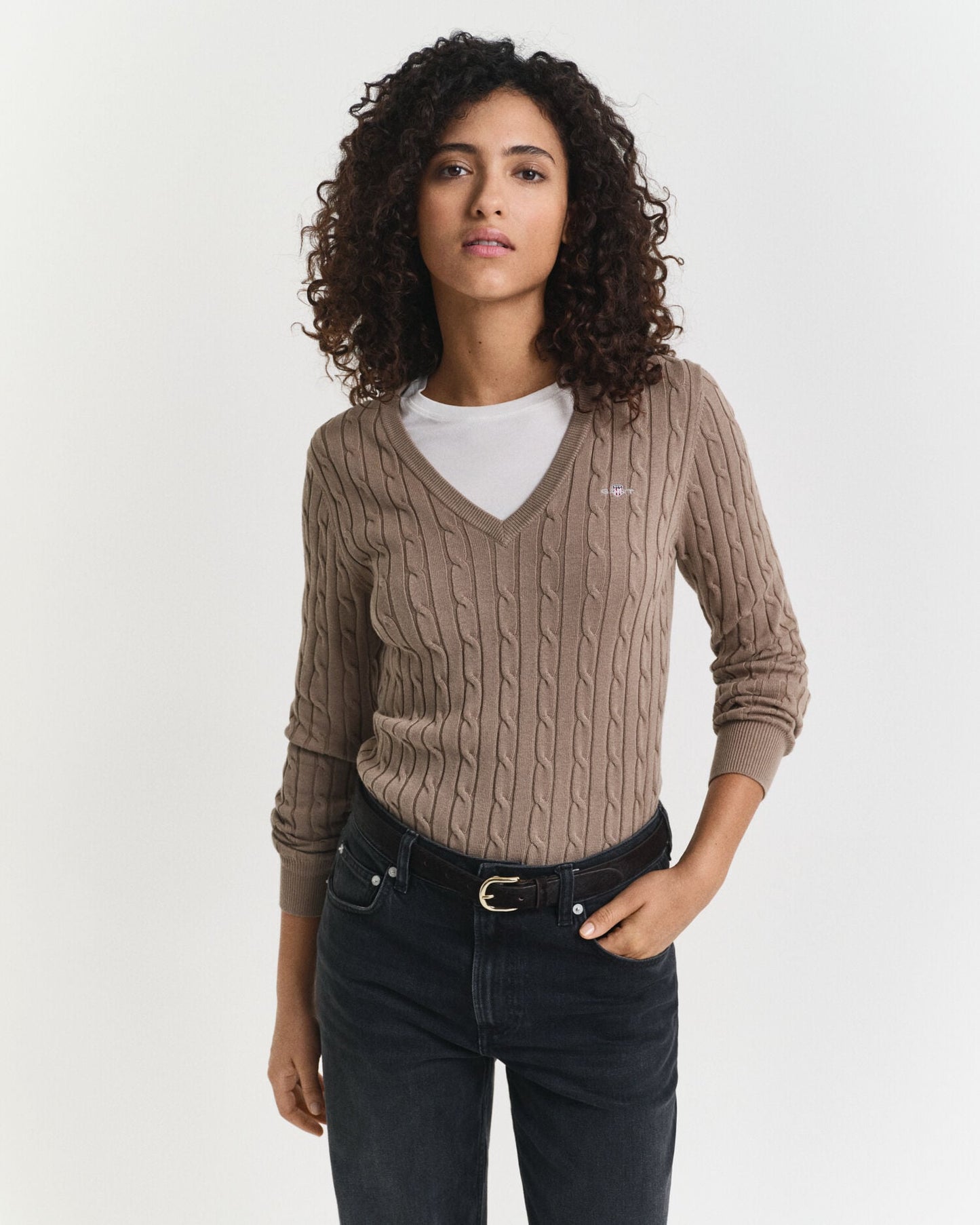 Pullover mit V-Ausschnitt aus Baumwoll-Stretch-Zopfstrick