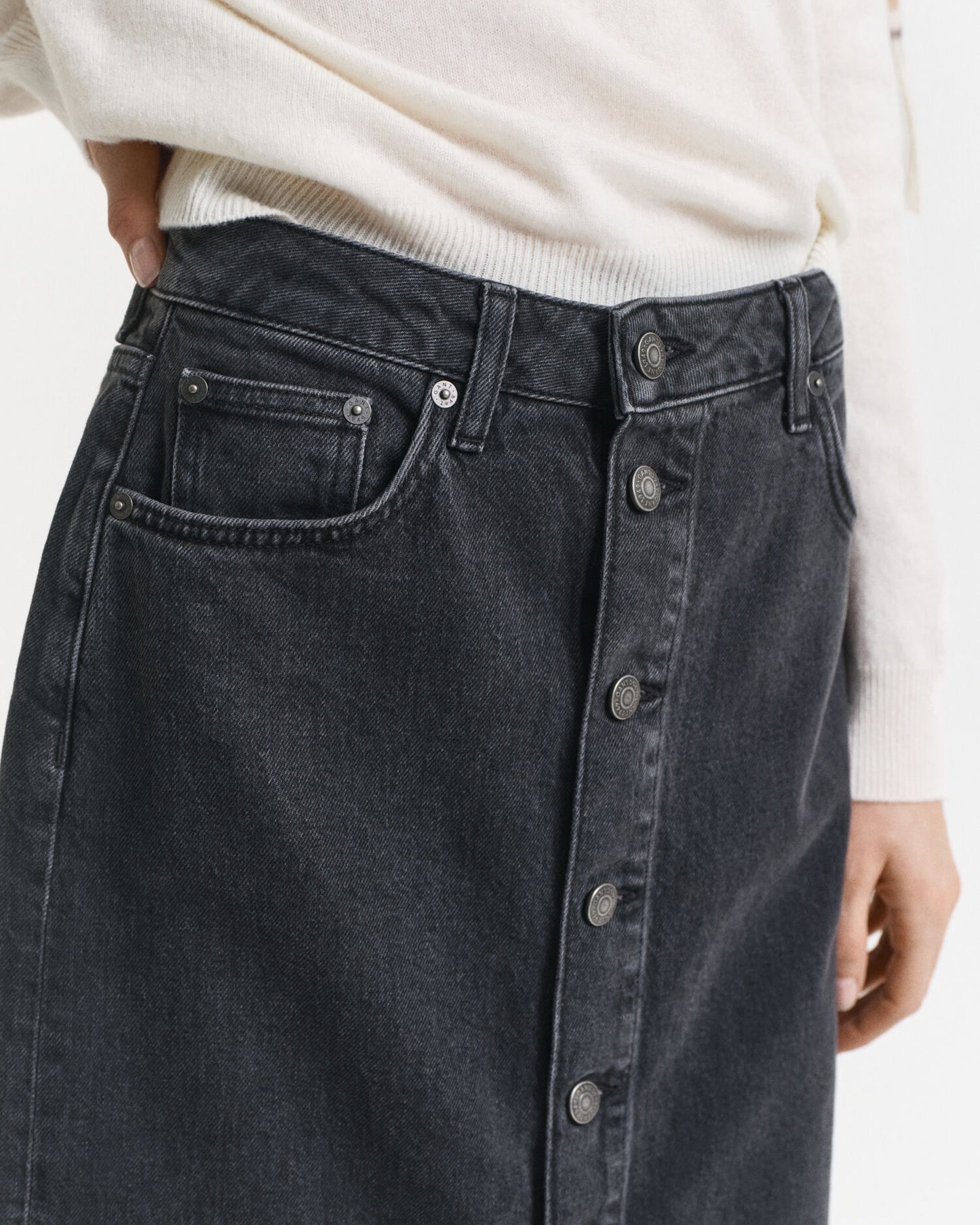Geknöpfter Jeansrock in Midilänge