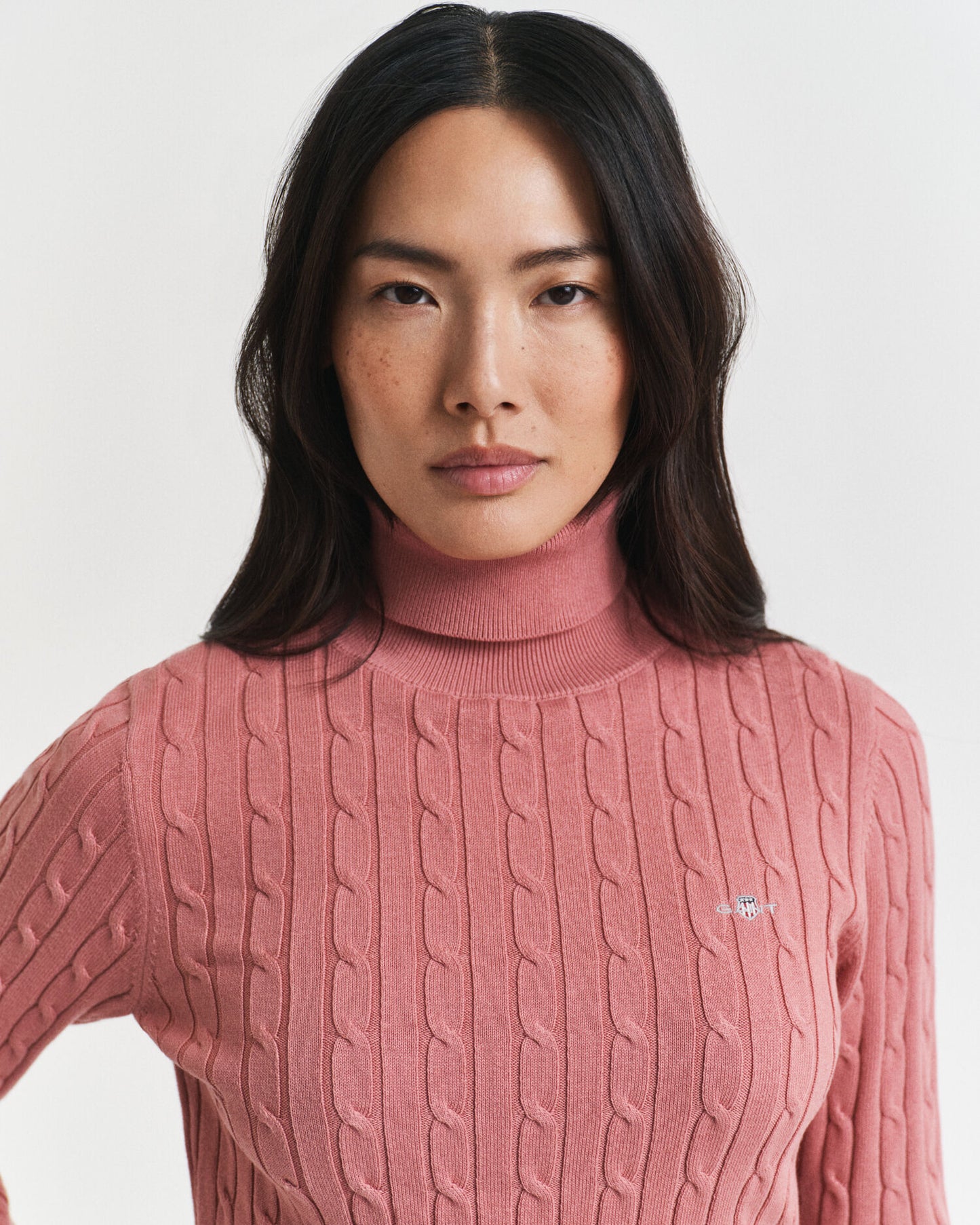 Rollkragenpullover aus Stretch-Baumwolle mit Zopfmuster