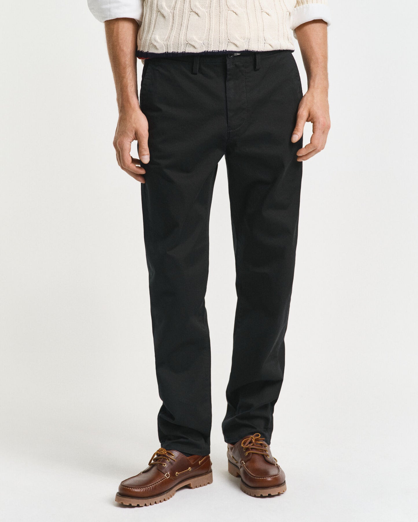 Pantalon chino en sergé coupe droite