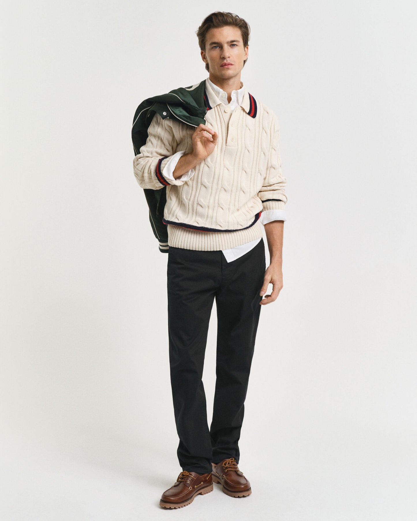 Pantalon chino en sergé coupe droite